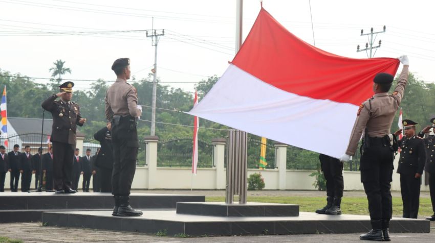 HUT RI ke-79, AKBP Kurnia Setyawan Pimpin Upacara Bendera di Mapolres Kepulauan Meranti