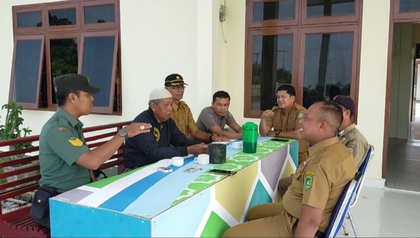 Serma Syafi'i Komsos Dengan Upika Tebingtinggi Barat, Bahas Persiapan Peringatan HUT RI ke-79