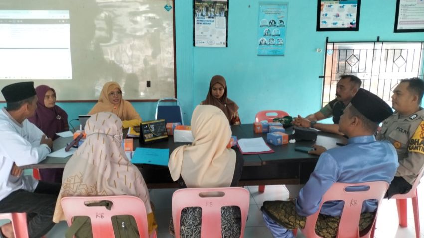 Jaga Silaturahmi, Sertu M Amri Lakukan Komsos Dengan Warga Selatpanjang Selatan
