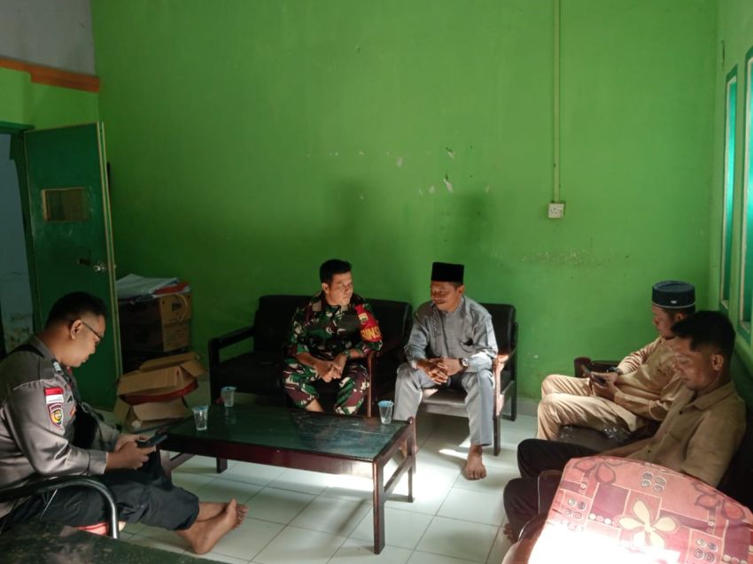 Komsos Dengan Warga Topang, Ini Yang Disampaikan Serda Imam Subarkah
