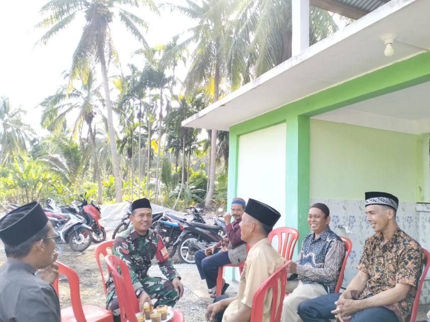 Jaga Silaturahmi, Koptu Masran Lakukan Komsos Dengan Warga Desa Sungai Gayung Kiri