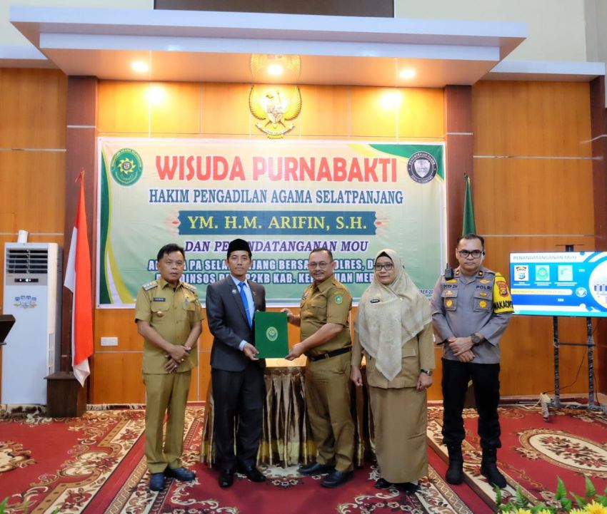 Plt Bupati Asmar Hadiri Upacara Purnabakti Hakim PA Selatpanjang