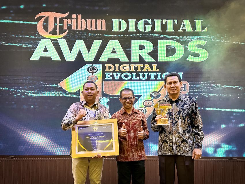 Bupati Meranti Terima Penghargaan Kepala Daerah Peduli Kesehatan Masyarakat di Tribun Digital Award