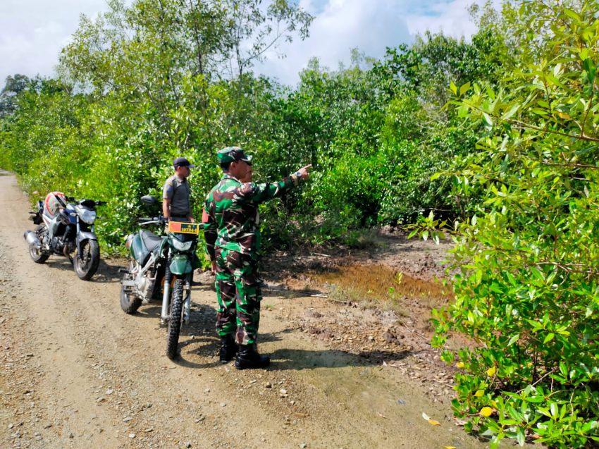 Patroli Karhutla di Desa Alai, Serma Safi'i Imbau Warga Tak Bakar Lahan