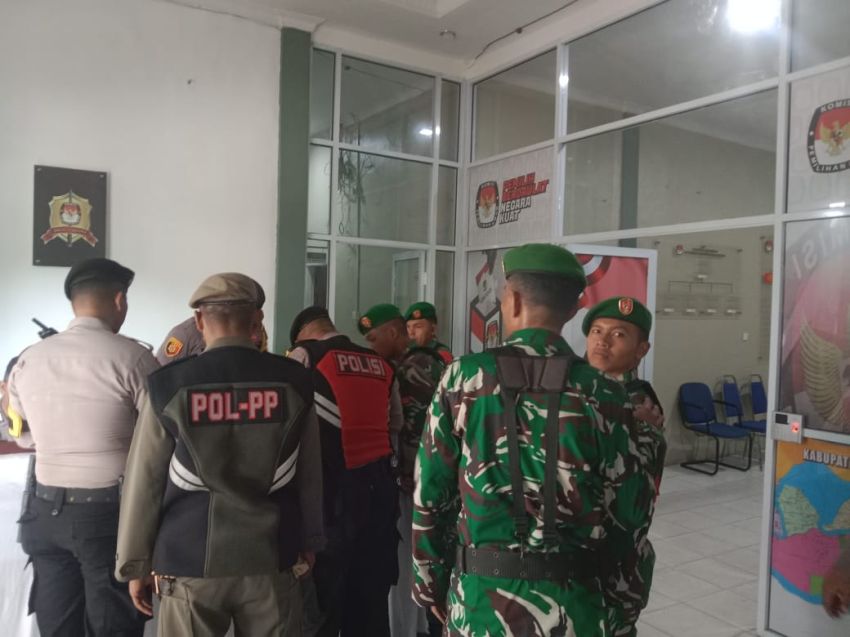 Pastikan Kamtibmas Kondusif Jelang Pilkada, TNI-Polri dan Satpol PP Rutin Patroli di Kantor KPU dan Bawaslu
