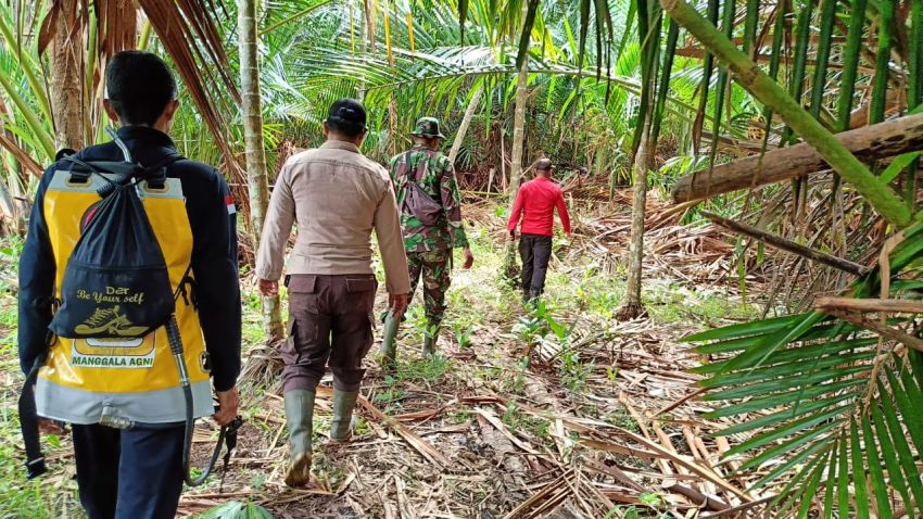 Patroli Karhutla di Sungai Tohor, Serda Dedi Hermansyah Imbau Warga Tak Bakar Lahan
