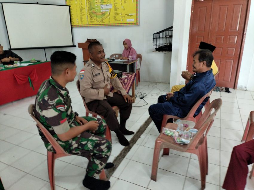 Jaga Hubungan Baik, Pratu Diki Hidayat Lakukan Komsos Dengan Warga Anak Setatah