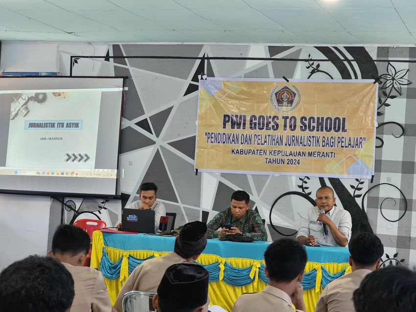 Jalankan Program Goes to School, PWI Kepulauan Meranti Datangi 5 Sekolah