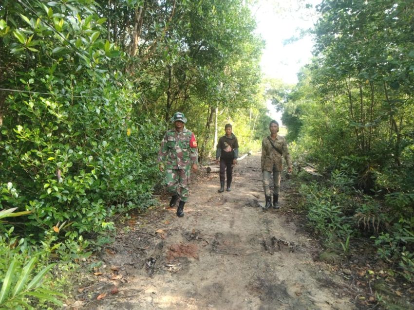 Patroli Bersama MPA Desa Dwi Tunggal, Serda Supriandi Ajak Warga Bersinergi Cegah Karhutla