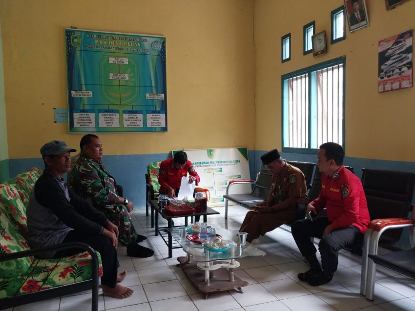 Serka Subar Lakukan Komsos Dengan Bhabinkamtibmas dan Perangkat Desa Repan