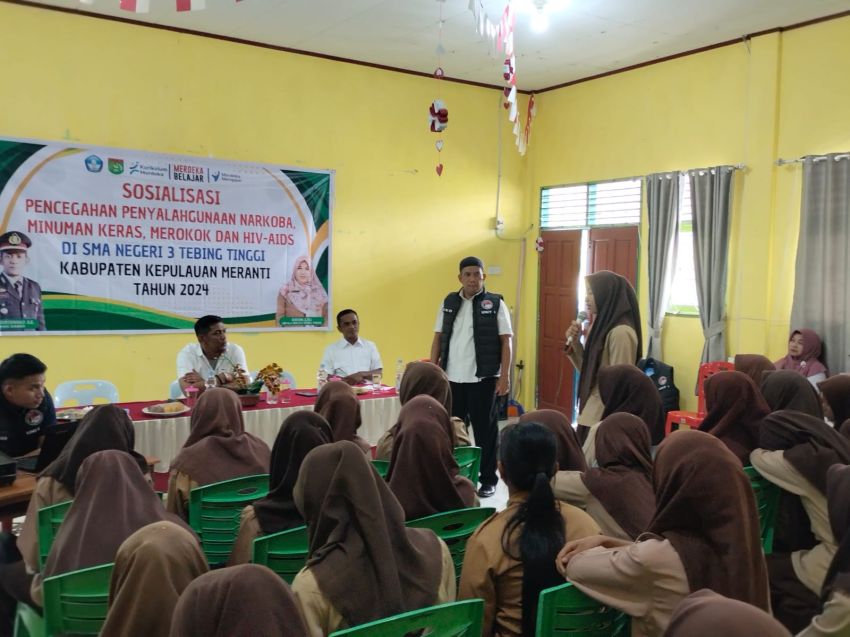 Sambangi SMA 3 Selatpanjang, Satresnarkoba Polres Meranti Bersinergi Selamatkan Generasi Emas Lawan Narkoba
