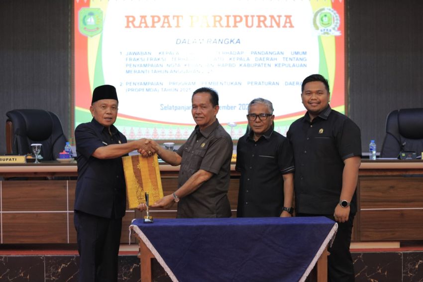DPRD Gelar Paripurna Jawaban Kepala Daerah Atas Pandum Fraksi Ranperda Tentang APBD dan Penyampaian Program Propemperda 2025