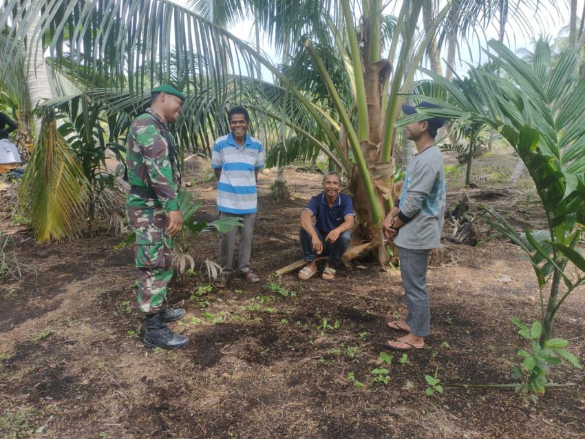 Gelar Komsos di Desa Teluk Buntal, Ini Yang Disampaikan Serda Irvan Sulaiman