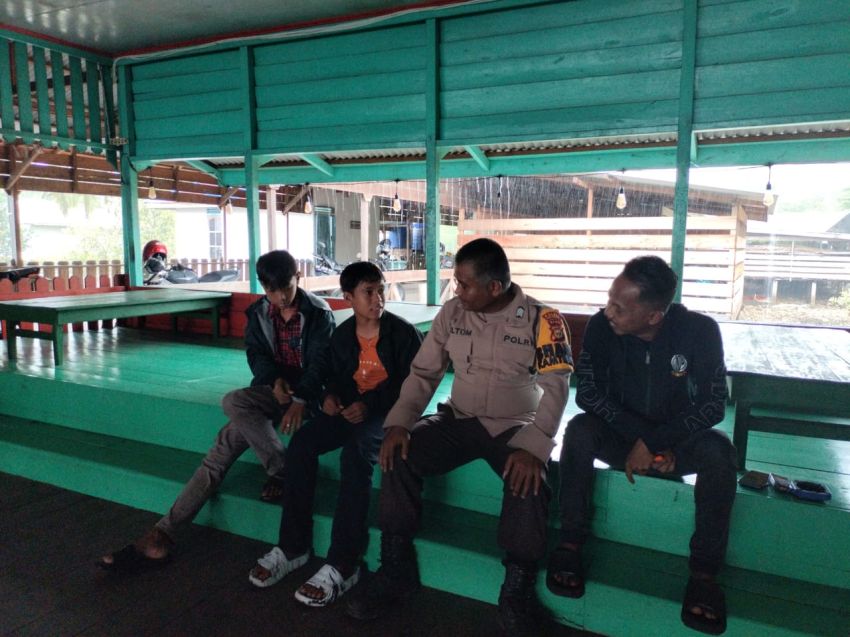 Bhabinkamtibmas Desa Sialang Pasung Ajak Pemuda Berperan Aktif Wujudkan Pilkada Damai