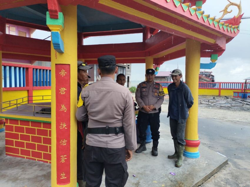 Bhabinkamtibmas Polsek Rangsang Barat Gelar Cooling System Pilkada Dengan Buruh Pelabuhan