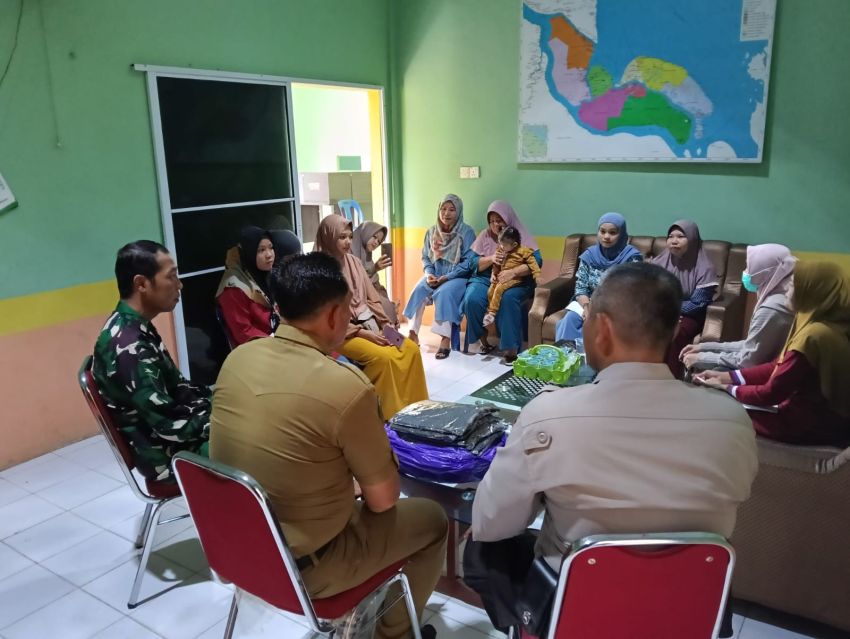 Serma Safi'i Lakukan Komsos di Kantor Desa Alai, Ini Yang Dibahas