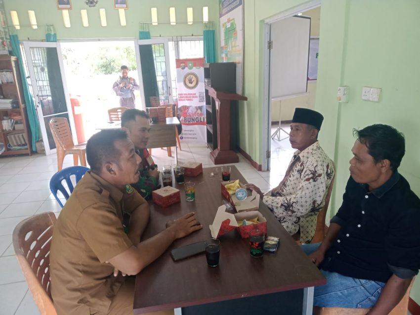 Komsos Dengan Warga Insit, Ini Pesan Yang Disampaikan Serda Amsyaya