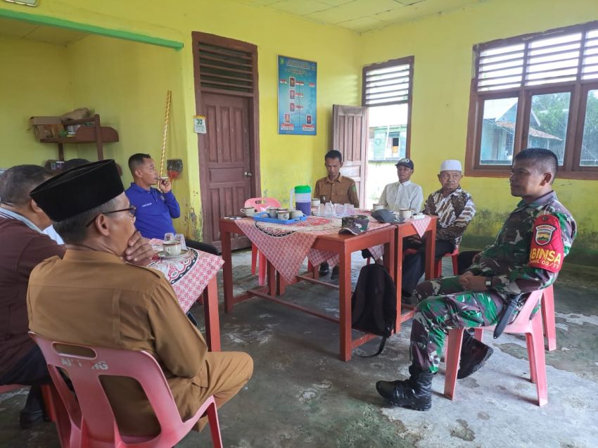 Pererat Silaturahmi, Serda Darwono Sihotang Gelar Komsos Dengan Warga Tanjung