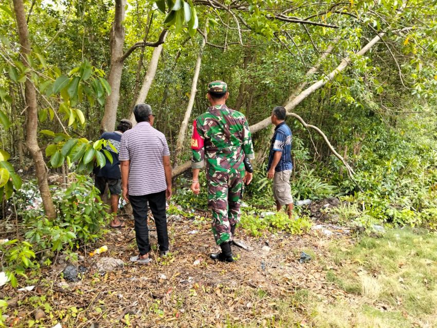 Antisipasi Karhutla, Sertu M Amri Bersama Warga Selatpanjang Selatan Lakukan Patroli