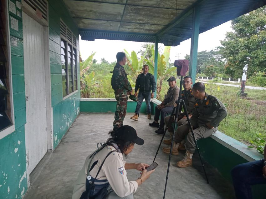 Jaga Hubungan Baik, Serda Amsyaya Lakukan Komsos Dengan Warga Insit
