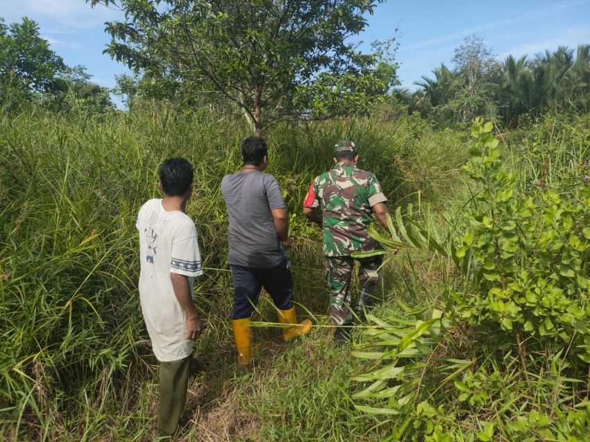 Cegah Karhutla, Serma Endra Irawan Bersama Warga Tanjung Samak Gencar Patroli