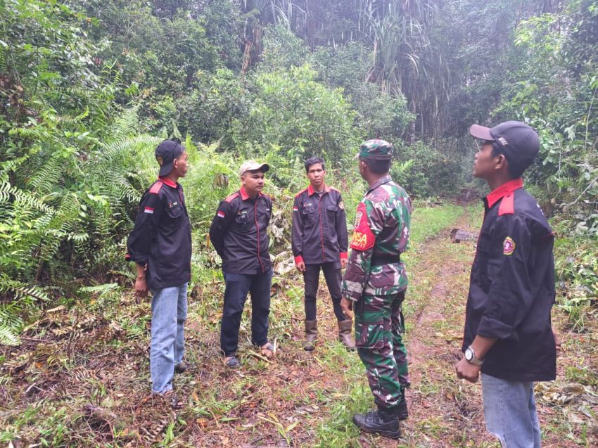 Serda D Sihotang Bersama Warga Tanjung Terus Lakukan Patroli Karhutla