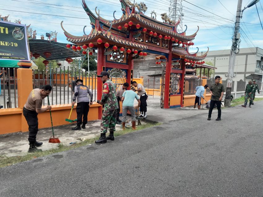 Hari Juang TNI AD ke-79, Koramil 02 Tebingtinggi Gelar Karya Bakti di Vihara Tri Surya Sakti