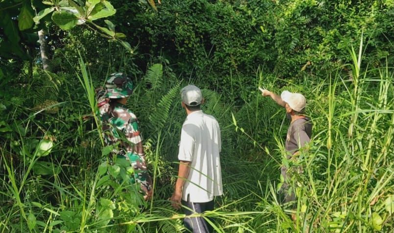 Rutin Lakukan Patroli, Koptu Yudha Bersama Warga Cek Lokasi Rawan Karhutla di Desa Tanjung Bakau
