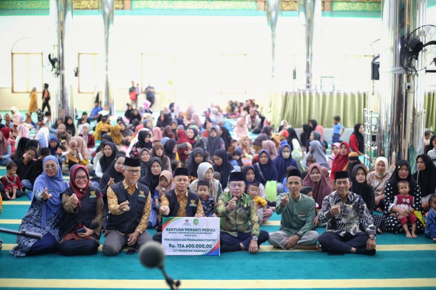 Bupati Asmar Serahkan Bantuan Program Meranti Sehat untuk 211 Penerima Manfaat Baznas