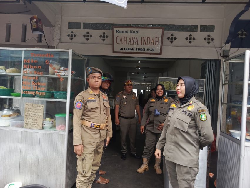 Cek ASN dan Honorer, Satpol PP Meranti Sisir Sejumlah Kedai Kopi di Selatpanjang