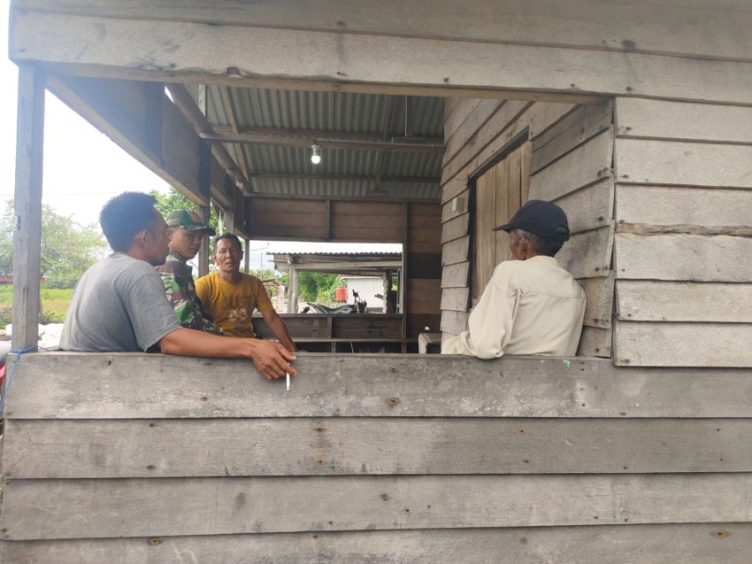 Sertu Rudi R Lakukan Komsos Dengan Warga Sendaur, Ini Yang Dibahas