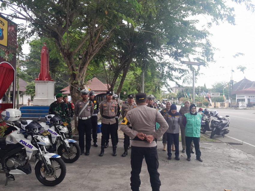 Turut Amankan Nataru, Anggota Koramil 02 Tebingtinggi Siaga di Pos Pam Taman Cik Puan Selatpanjang