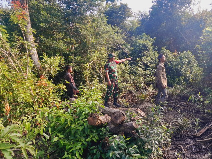 Antisipasi Terjadi Karhutla, Koptu Yuda Pratama Bersama Warga Patroli di Desa Tanjung Bakau