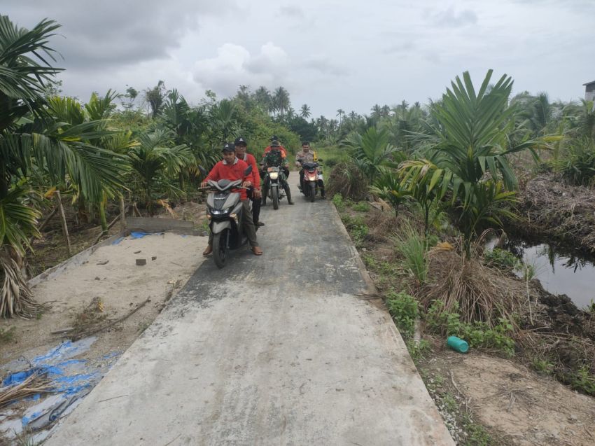 Patroli di Desa Tanjung Gadai, Serda Irvan S Ajak Warga Bersinergi Cegah Karhutla