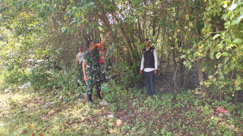 Patroli Karhutla, Sertu M Amri Bersama Warga Cek Lokasi Rawan di Selatpanjang Selatan