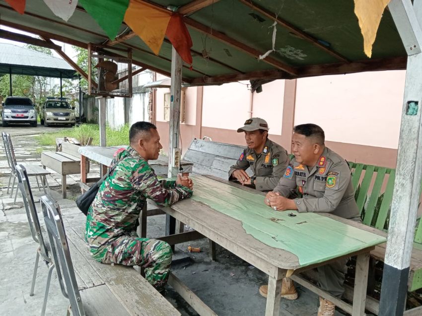 Gelar Komsos, Serka A Harianja Duduk Bersama Satpol PP Meranti
