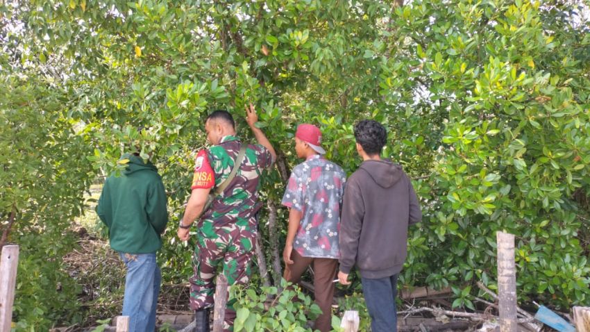 Antisipasi Terjadi Karhutla, Sertu M Amri Bersama Warga Patroli di Selatpanjang Selatan