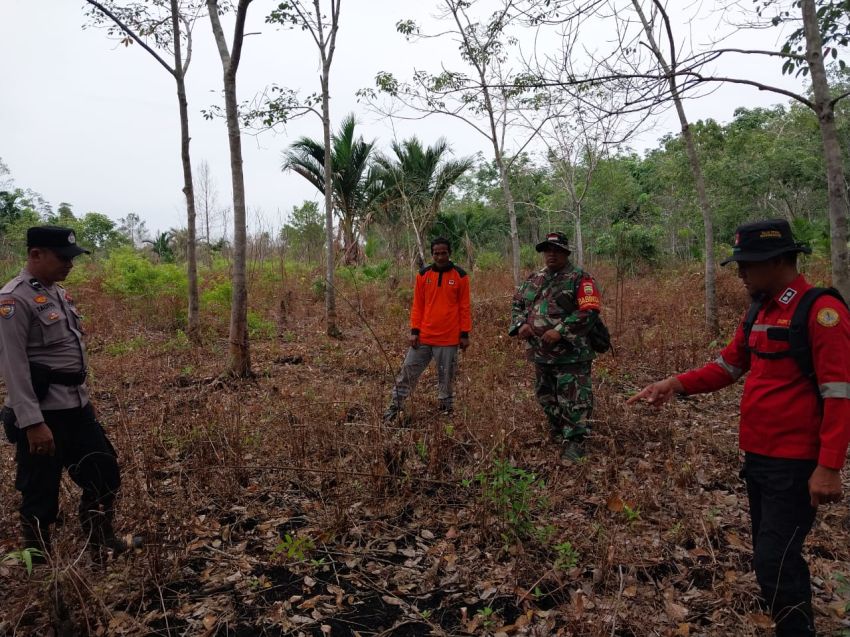Lakukan Patroli, Serka Subar Bersama Bhabinkamtibmas dan MPA Cek Lokasi Rawan Karhutla