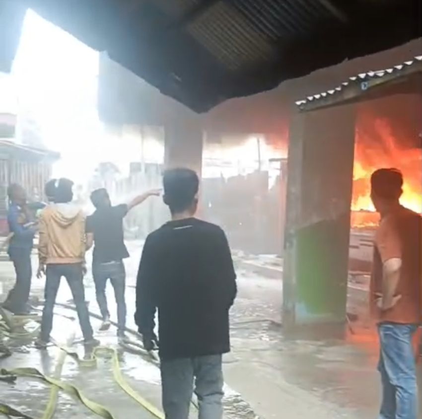 Toko Emas Dubai di Pasar Sandang Pangan Selatpanjang Terbakar
