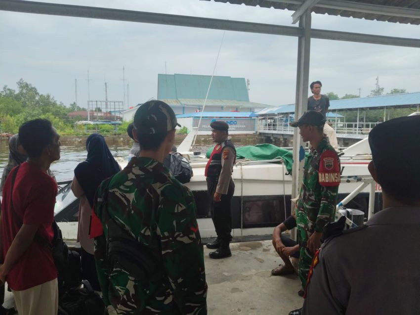 Kopda Sukarman dan Pratu Fahrizal Ikut Lakukan Pam di Pelabuhan Tanjung Harapan
