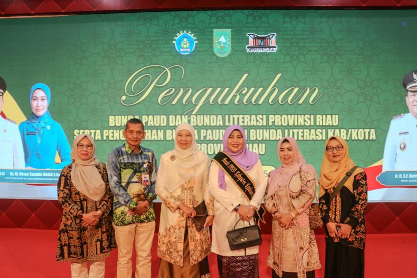 Hj. Ismiatun Dilantik sebagai Bunda PAUD dan Literasi Kepulauan Meranti