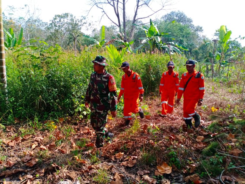Patroli Cegah Karhutla, Serda Zulkarnain Bersama MPA Sisir Wilayah Rawan di Desa Melai