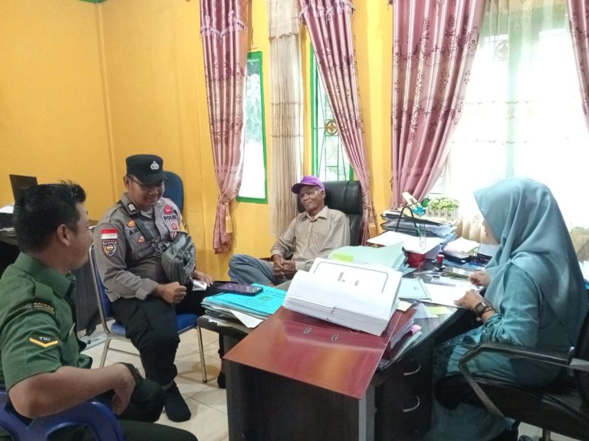 Komsos di Kantor Desa Topang, Ini Pesan Yang Disampaikan Serda Imam Subarkah