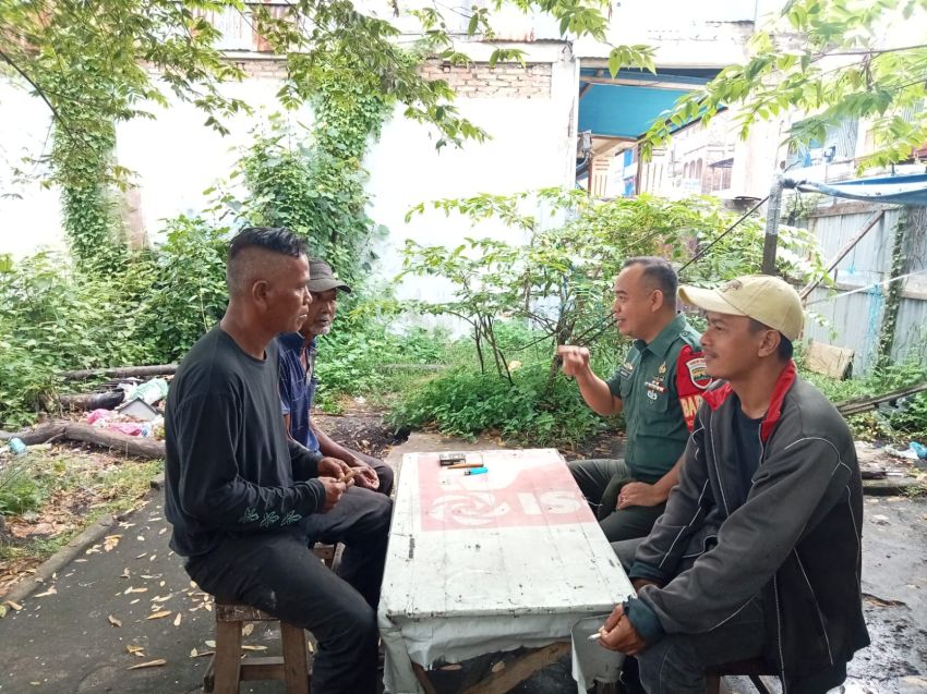 Jaga Hubungan Baik, Koptu Muherli Lakukan Komsos Dengan Warga Selatpanjang