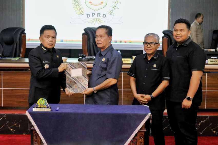 Bupati Meranti Sampaikan Jawaban atas Pandum Fraksi DPRD Terkait Tiga Ranperda Strategis