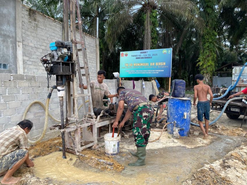 Satgas TMMD Turun, Krisis Air Bersih di SDN 49 Mandau Segera Teratasi