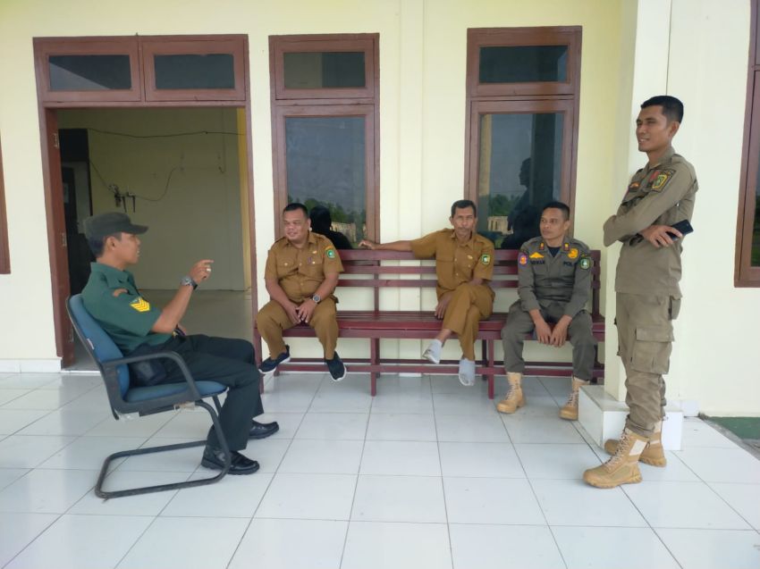 Pererat Silaturahmi, Serma Safi'i Lakukan Komsos di Kantor Camat Tebingtinggi Barat