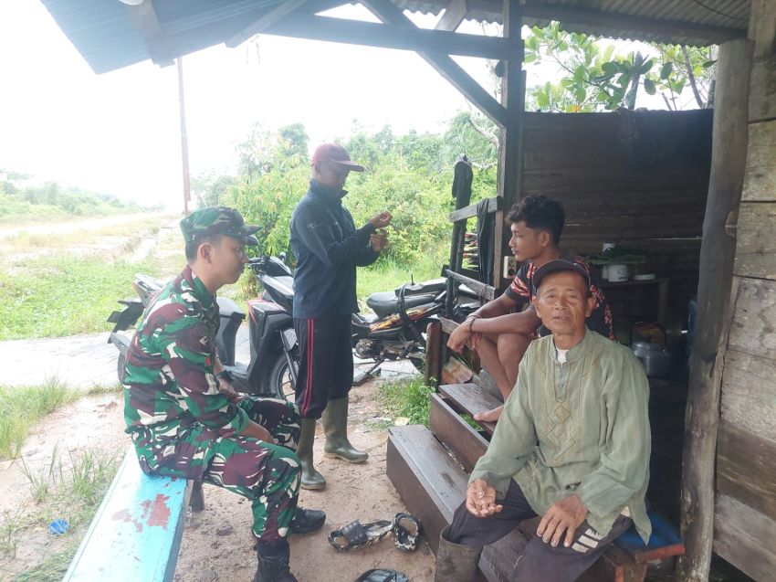 Pererat Silaturahmi, Pratu Aldimas Rizki Lakukan Komsos Dengan Warga Alahair Timur