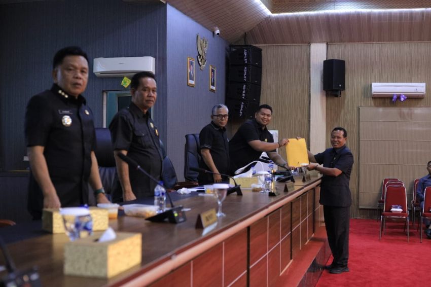 DPRD Meranti Gelar Paripurna Pandum Fraksi-fraksi dan Pendapat Bupati Terhadap Ranperda