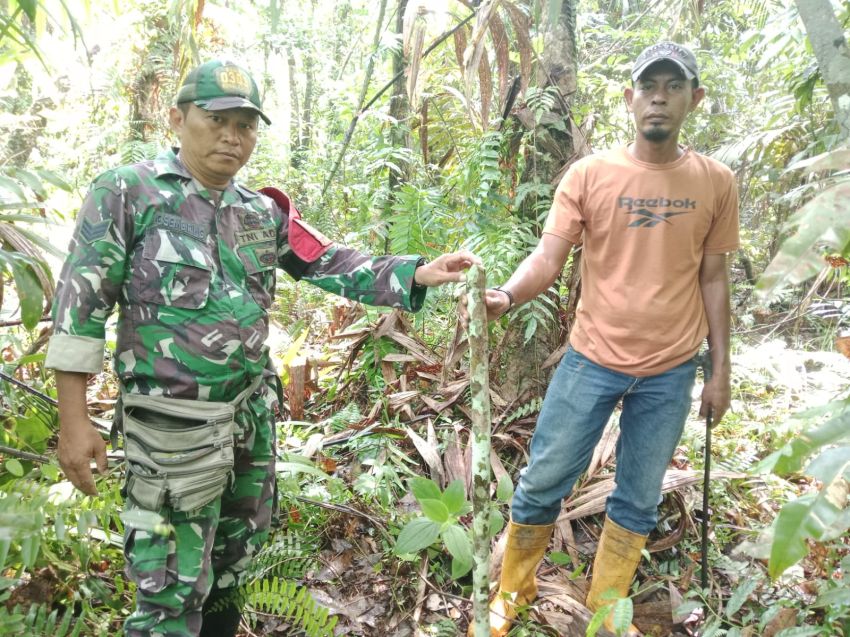 Gandeng Warga Setempat, Serka E Sembiring Gencar Lakukan Patroli Guna Cegah Karhutla di Desa Bantar